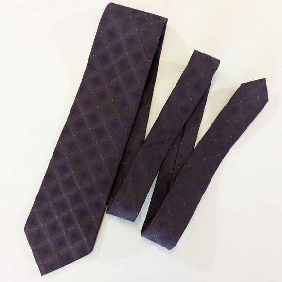Hugo Boss Geometric Print Silk Tie - Dark plum color with blue dots - Made in It - Picture 2 of 8